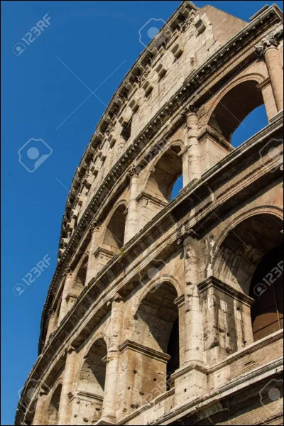 Combien y a-t-il de combattants dans le groupe C lors de la bataille royale du Colisée de Dressrosa ?