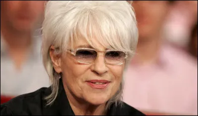 Cette chanteuse, violoniste et compositrice, connue pour son succès "La Rockeuse de diamants", c'est ... Lara.