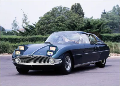 C'est un lifting radical qu'a subit cette auto [marque & modèle ?] : calandre [marque & modèle ?], phares [marque & modèle ?], sans oublier l'arrière [marque & modèle ?]