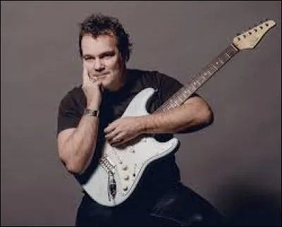 Avec quelle chanteuse Alex Bauer partage-t-il un duo sur la chanson "&Agrave; ma place" ?