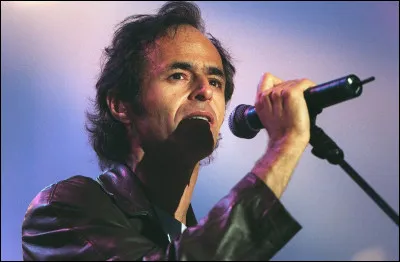 Dans quel(s) album(s) y a-t-il "Long is the road" ?