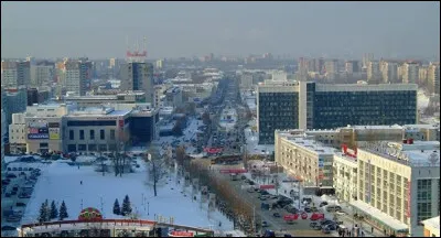 En quatre lettres, ville russe de 1 million d'habitants, située sur la rivière Kama, en bordure de l'Oural : la voyelle est un ...