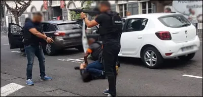 Enfin, ces policiers travaillent souvent en civile. Effectuent des interventions musclées en appui aux unités traditionnelles et réalisent des missions tournées vers le flagrant délit. Quelle brigade de la police française correspond à cette description ?