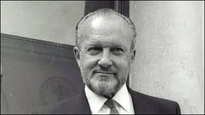 Cet homme politique, proche de Mendès-France et de Mitterrand, ministre de la défense de 1981 à 1985, c'est ... Hernu.