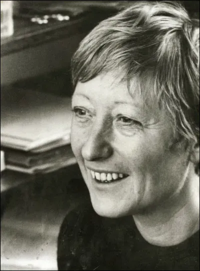 Cette écrivaine, auteur des romans "Le Repos du guerrier", "Les Petits Enfants du siècle", c'est ... Rochefort.