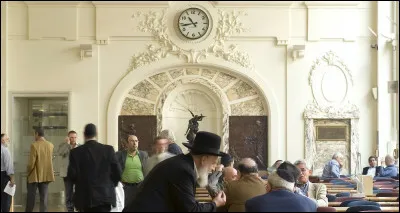 Quelle ville belge est célèbre pour ses diamantaires ?