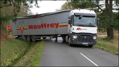 "Mad Max" est un film interprété par Tom Cruise.
