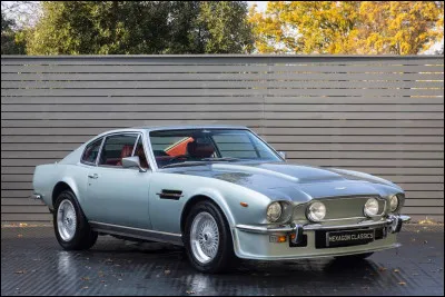 "Goldfinger" est un film interprété par Roger Moore.