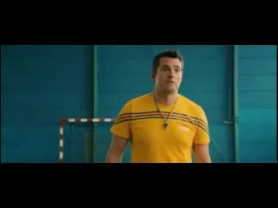 Que dit Boudini au prof de sport quand le prof lui dit 《 Hé Boudini ! Tu poses ton couscous ! 》 ?