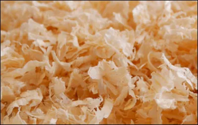 Une litière peut être composée de copeaux de bois.