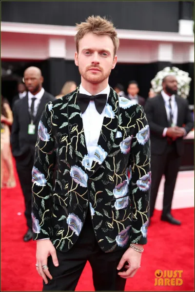 Qui est Finneas (sur la photo) pour Billie Eilish ?