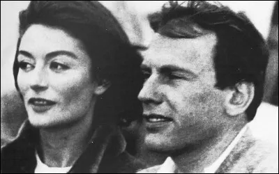 Jean-Louis Trintignant, après ses rôles dans "Les Liaisons dangereuses 1960" et dans "Compartiment tueurs", connait le succès international avec ce film sorti en 1966 :