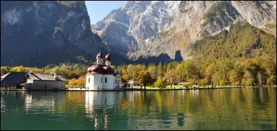 Imagine le plan de l'Allemagne sous tes yeux, laquelle de ces villes trouve-t-on à l'ouest de l'Allemagne ?