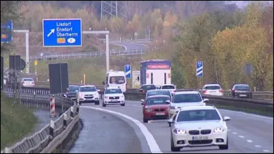 L'Allemagne partage ses frontières terrestres avec ____ pays voisins.