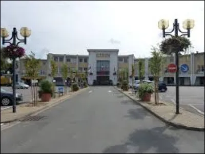 Nous sommes dans les Hauts-de-France, à Saint-Martin-au-Laërt. Ancienne commune de l'arrondissement de Saint-Omer, elle se situe dans le département ...