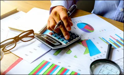 Quant à ces personnes, elles veillent à ce que l'entreprise satisfasse à ses obligations financières, sociales et fiscales. Le métier est...