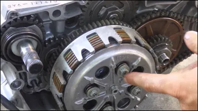 Quel est le rôle de l'embrayage ?