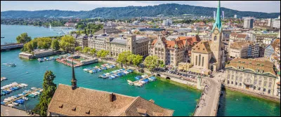 Z comme cette grande ville suisse, la plus peupl&eacute;e du pays, centre &eacute;conomique et financier d'importance mondiale :