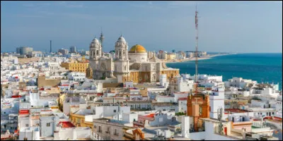 C comme cette ville espagnole d'Andalousie, sur l'oc&eacute;an atlantique, port des relations avec l'Am&eacute;rique aux XVIe et XVIIe si&egrave;cles :