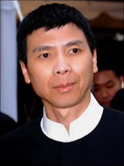 Qui est cet acteur, réalisateur, scénariste et écrivain chinois ?