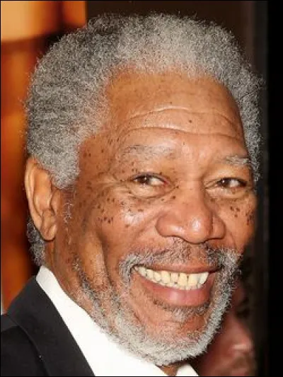 Qui est cet acteur, réalisateur et producteur américain ?