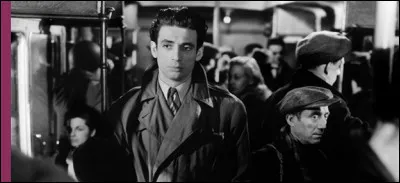 Après un premier rôle dans "Étoile sans lumière", Yves Montand tient le rôle vedette dans ce film de Marcel Carné :