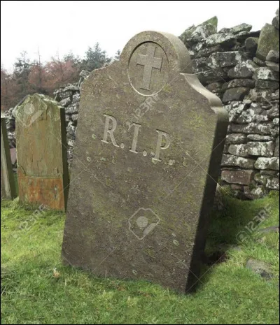 Comment Antigone mourut-elle, quand elle fut condamnée à mort ?