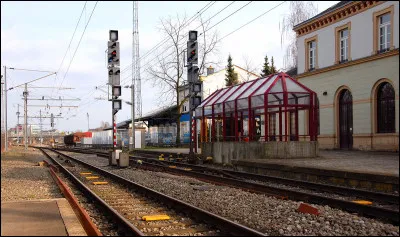 Quelles villes reliait le train de luxe l'Orient-Express ?