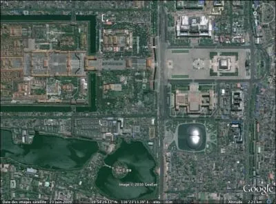 Quelle est cette ville anciennement impriale o se trouve la plus vaste place du Monde ?