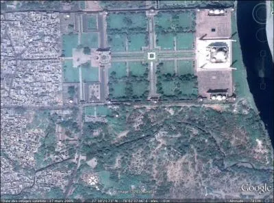 Une ville clbre pour son mausole ( droite sur la photo), vous devinez ?