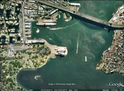 Si vous cherchez bien, vous trouverez sur cette photo un btiment clbre pour son architecture contemporaine. Cette ville est...