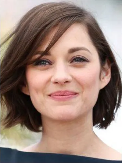 Qui est cette actrice française devenue célèbre pour son interprétation de la chanteuse Edith Piaf ?