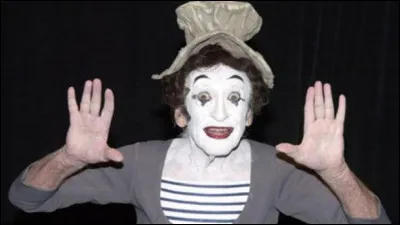 Si vous trouvez, ca va faire boum, trouvez sa véritable identité !