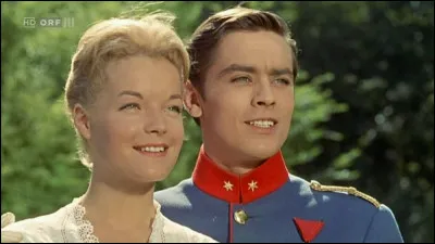 Alain Delon tient son premier rôle important dans ce film de 1958, aux côtés de Romy Schneider :