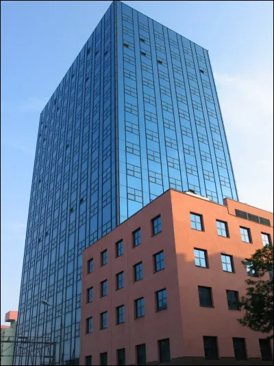 La tour résidentielle "Blue Tower", conçue par Bernard Tschumi, est construite à :