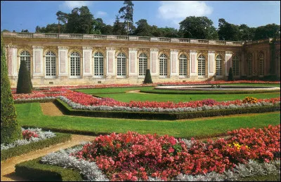 À Versailles, le Grand Trianon a été conçu par :