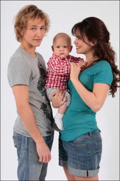 Comment s'appelle le fils de Clem et Julien ?