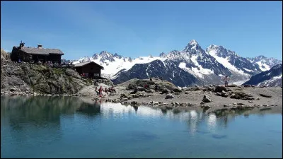 Combien d'hectares (environ) mesure le lac Léman ?