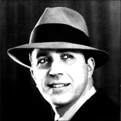 Ce chanteur compositeur argentin, acteur, considéré comme la figure la plus importante du tango, c'est ... Gardel.