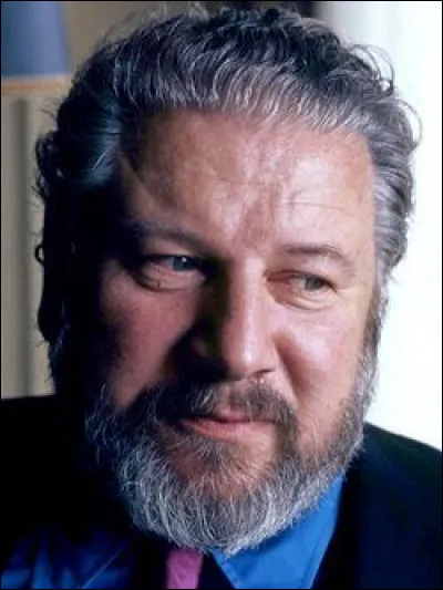 Qui est cet écrivain, comédien, acteur, metteur en scène et scénariste britannique, mort en 2004 ?