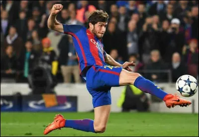 Sur une passe décisive de quel joueur Sergi Roberto a-t-il marqué le but du 6-1 face au PSG ?