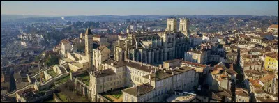 Ville du Sud-ouest, chef-lieu du département du Gers :