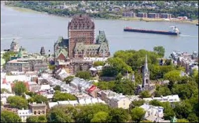 Qui a fondé la ville de Québec ?