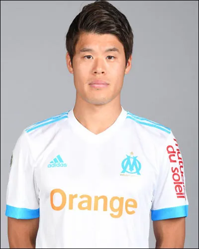 Comment s'appelle ce défenseur japonais ?