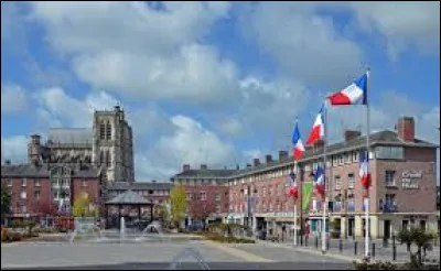 Ville de Picardie, à l'entrée de l'estuaire de la Somme :