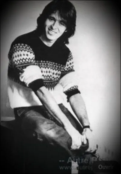 Dans quel(s) album(s) y a-t-il "Tournent les violons" ?