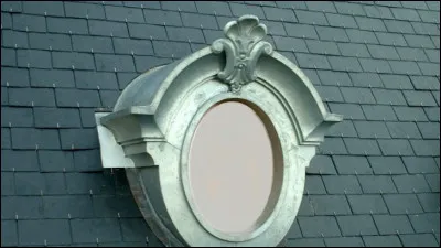 Quel nom donne-t-on a cette lucarne à fenêtre ronde ou ovale ?