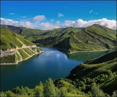 La Russie est un État fédéral qui compte 85 entités fédérées appelées "sujets" ayant différents degrés d'autonomie. Parmi ces propositions, laquelle ne désigne pas l'un de ces sujets ?