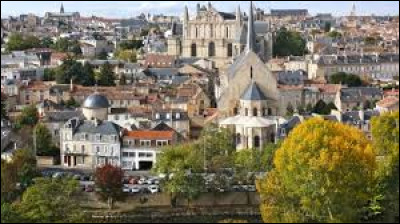 Comment appelle-t-on les habitants de la ville de Poitiers ?
