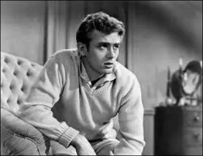 À quel âge est mort l'acteur James Dean ?